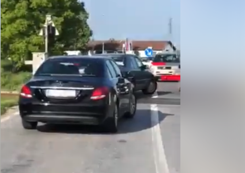 [VIDEO] Opasan potez: nestrpljivi vozači kod Osijeka zaobilazili spuštene rampe