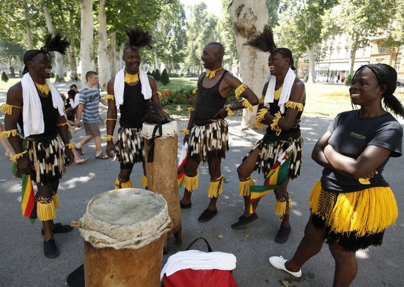 Afrikanci se kuhaju u Zagrebu na smotri folklora