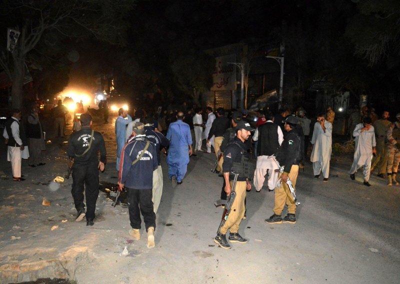 U eksploziji bombe u sunitskoj džamiji u Pakistanu dvoje mrtvih