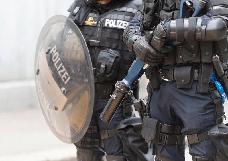 Švicarska uvodi nove antiislamističke mjere, među njima i elektronički nadzor