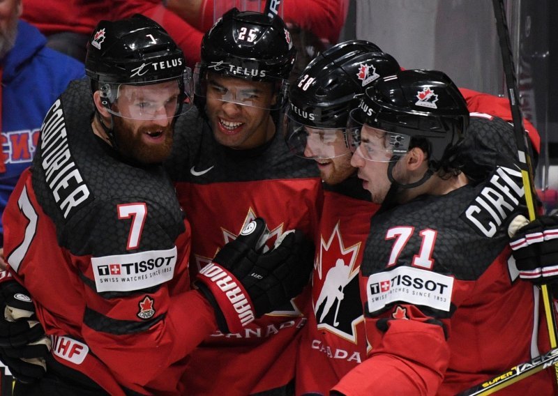 Hokejaši Kanade i Finske u finalu svjetskog prvenstva