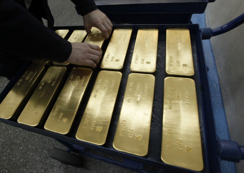 Ulagači panično rasprodaju zlato