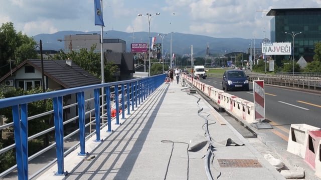 Zagreb: Bandić obišao radnike na Mostu slobode i počastio ih ćevapima