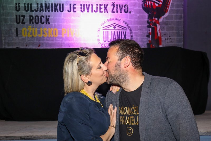 Filip Zoričić, gradonačelnik Pule, slavi pobjedu sa suprugom