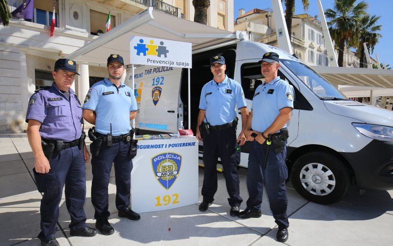 Prezentacija policijske opreme i vozila povodom nadolazeceg Dana policije