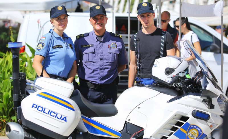 Prezentacija policijske opreme i vozila povodom nadolazeceg Dana policije