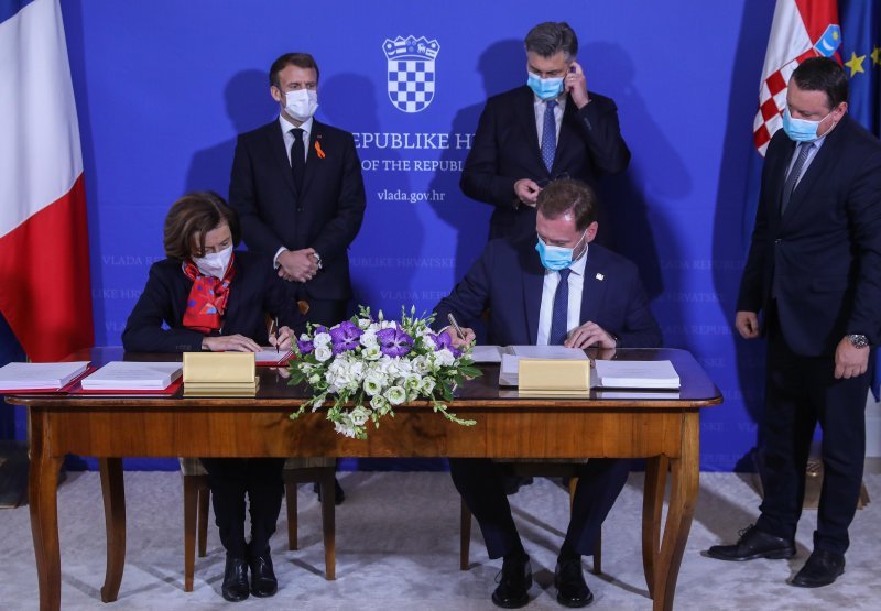 Ministar obrane Banožić i francuska mu kolegica Parly su potpisali ugovor o kupovini borbenih zrakoplova Rafale