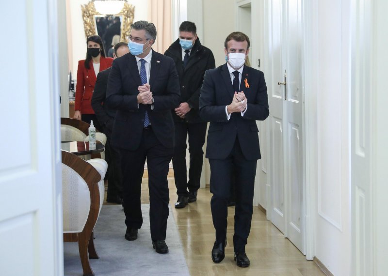 Plenković i Macron dezinficiraju ruke