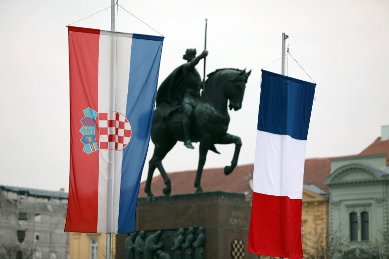 Francuska zastava na Tomislavovu trgu u čast posjeta francuskog predsjednika