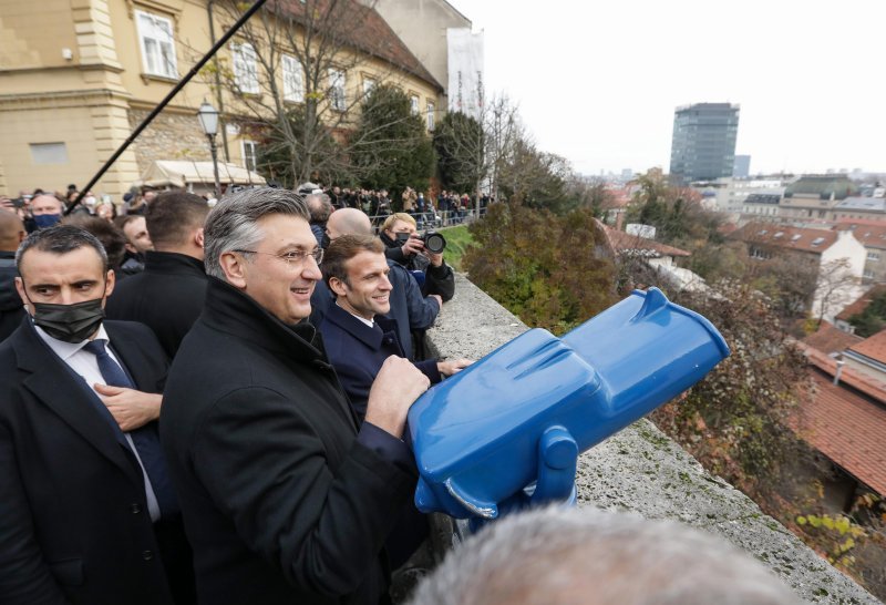 Plenković i Macron promatraju panoramu Zagreba