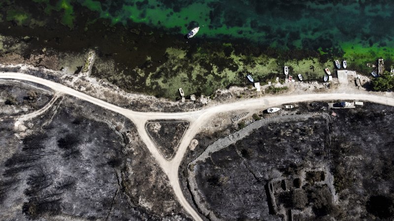 Opožareno područje Rasline i Zatona kod Šibenika snimljeno iz zraka