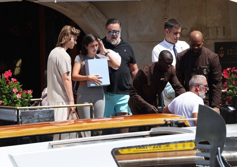 Russell Crowe s obitelji posjetio Veneciju