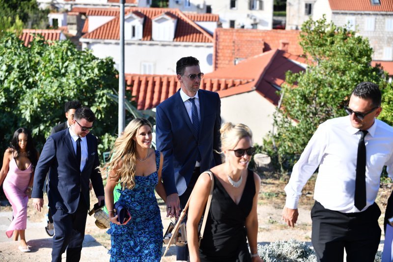Dolazak gostiju na vjenčanje Jusufa Nurkića i Emine Durić