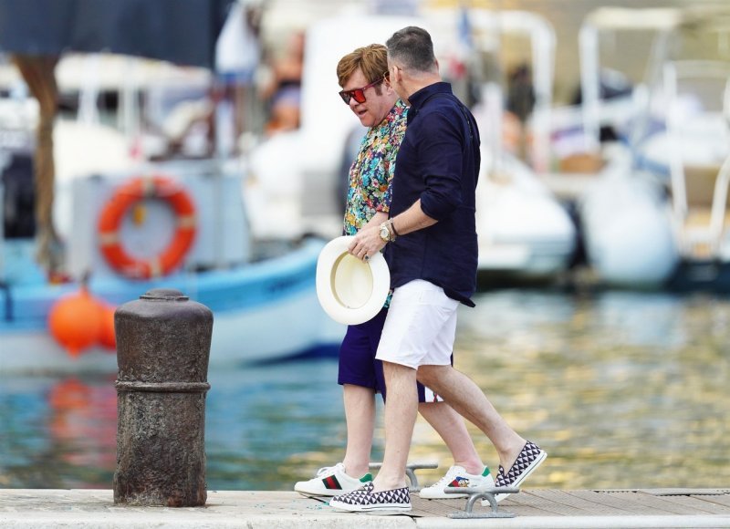 Elton John na ljetovanju