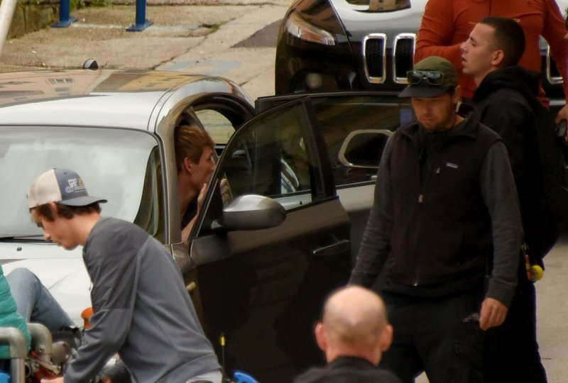 Eddie Redmayne na snimanju serije 'Šakalov dan'