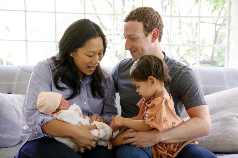 Mark Zuckerberg sa suprugom i djecom