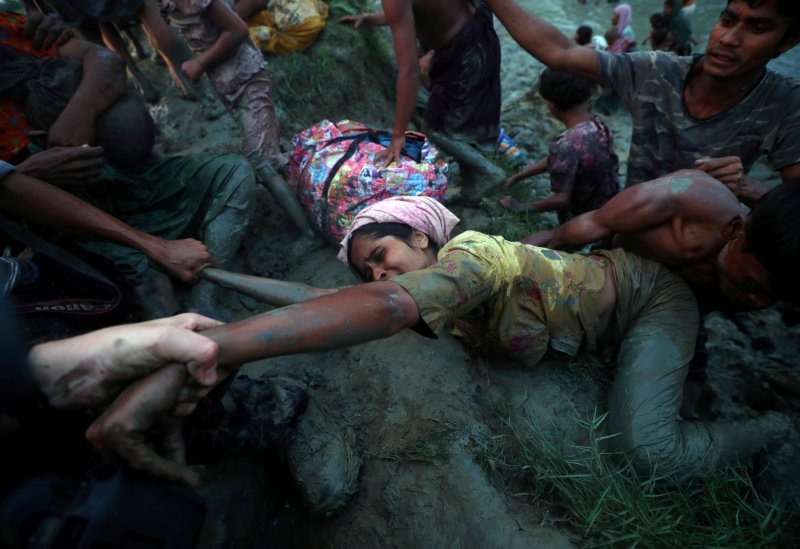 Fotoreporteri pomažu izbjeglici na granici Mianmara i Bangladeša