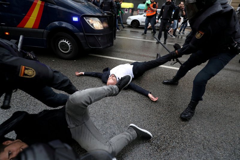 Policija u sukobu s katalonskim prosvjednicima