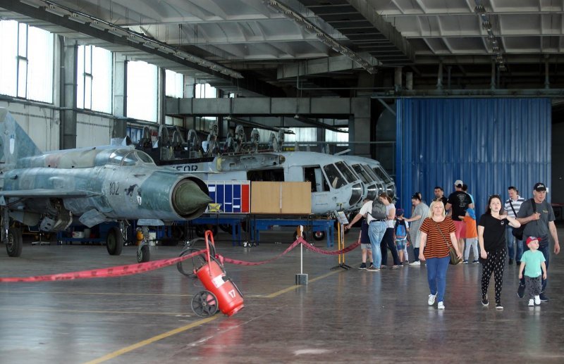 Posebnost ovoga događaja je što je Zrakoplovno-tehnički centar Velika Gorica za građane otvorio vrata svojih hangara koji su mogli zaviriti u svijet održavanja zrakoplova te se upoznati s radom na protupožarnim zrakoplovima Canadair CL-415 i Air Tractor AT-802 te helikopterom Mi-171Sh.