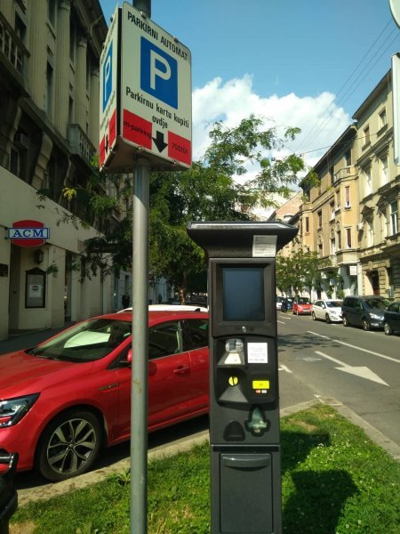 Novi parkirni aparati u Martićevoj