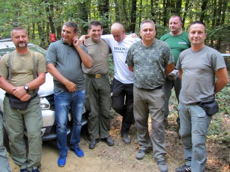 Dio tima za razminiranje u Kotar šumi