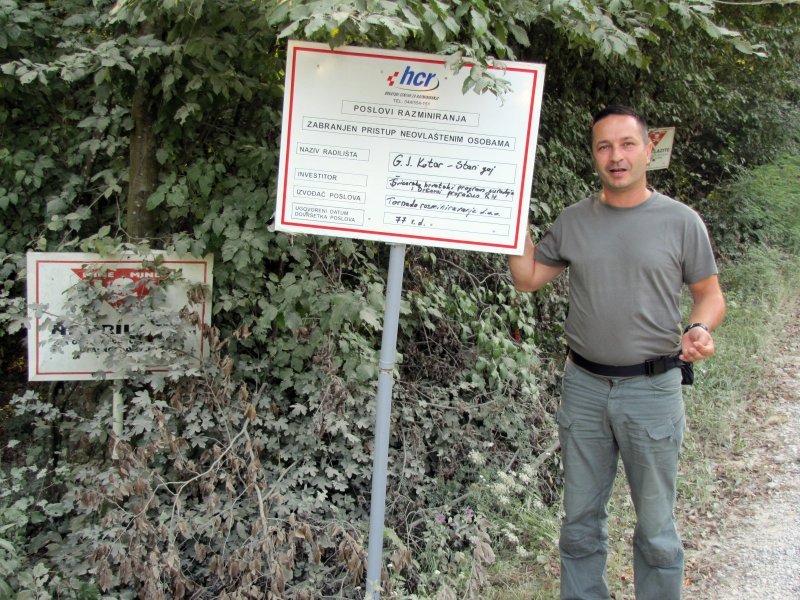 Tomilsav Roviščanec, nadzornik za kontrolu kvalitete HCR-a kod ulaza u minsko polje u Kotar šumi