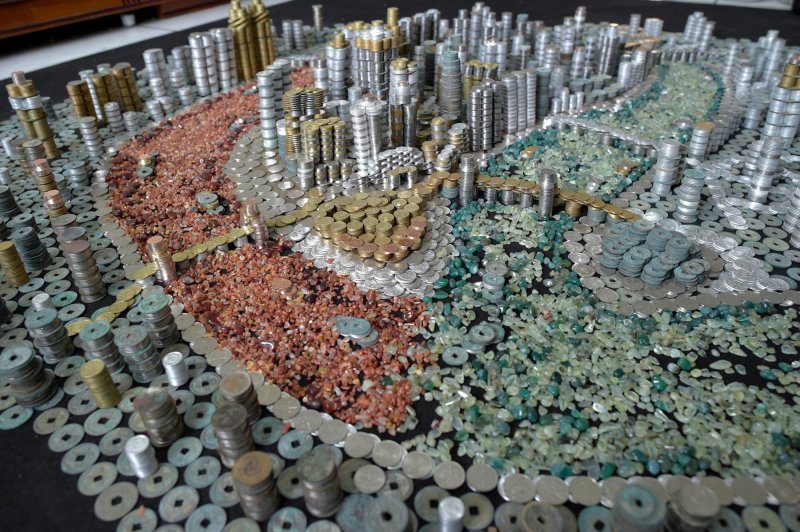 Replika grada napravljena od novčića