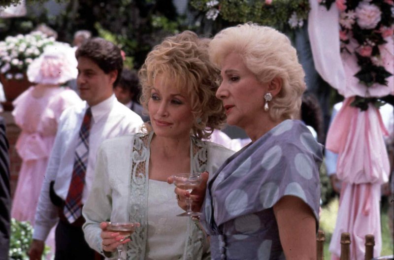 Dolly Parton i Olympia Dukakis u filmu 'Čelične magnolije'
