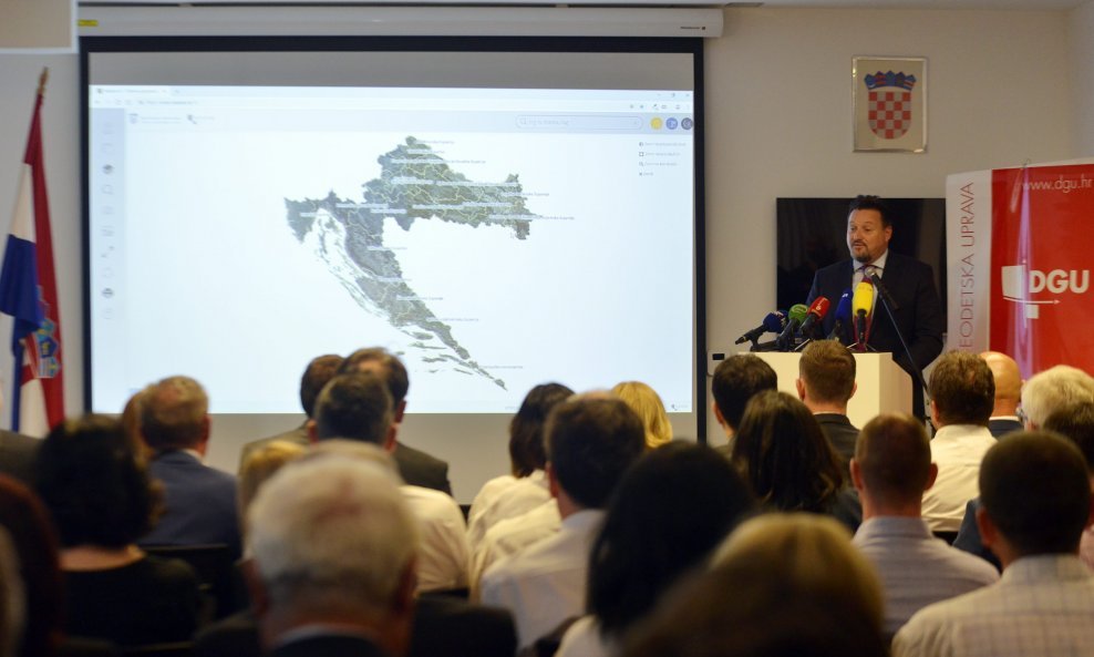 Ministar Lovro Kuščević na predstavljanju portala Katastar.hr