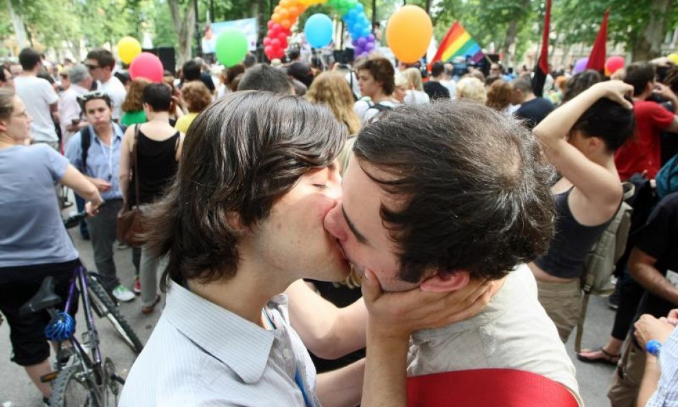 Gay pride homoseksualci pederi