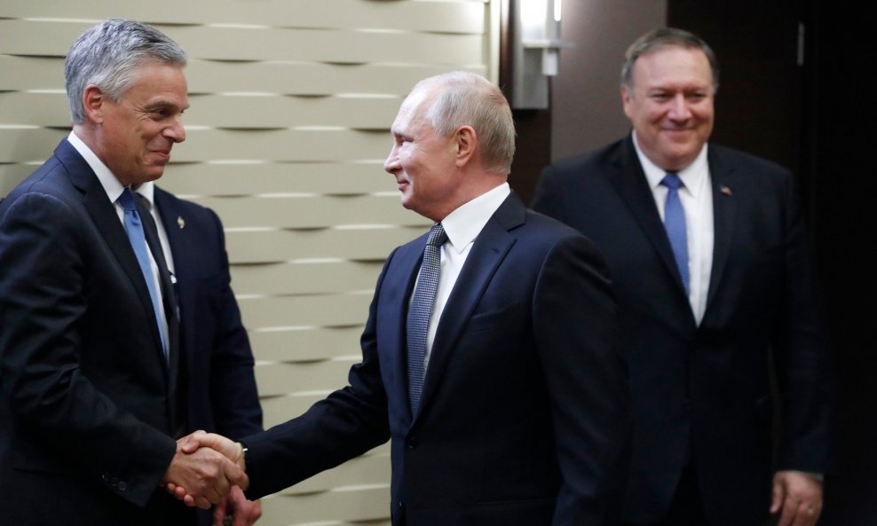 Američki veleposlanik u Moskvi Jon Huntsman i ruski predsjednik Vladimir Putin