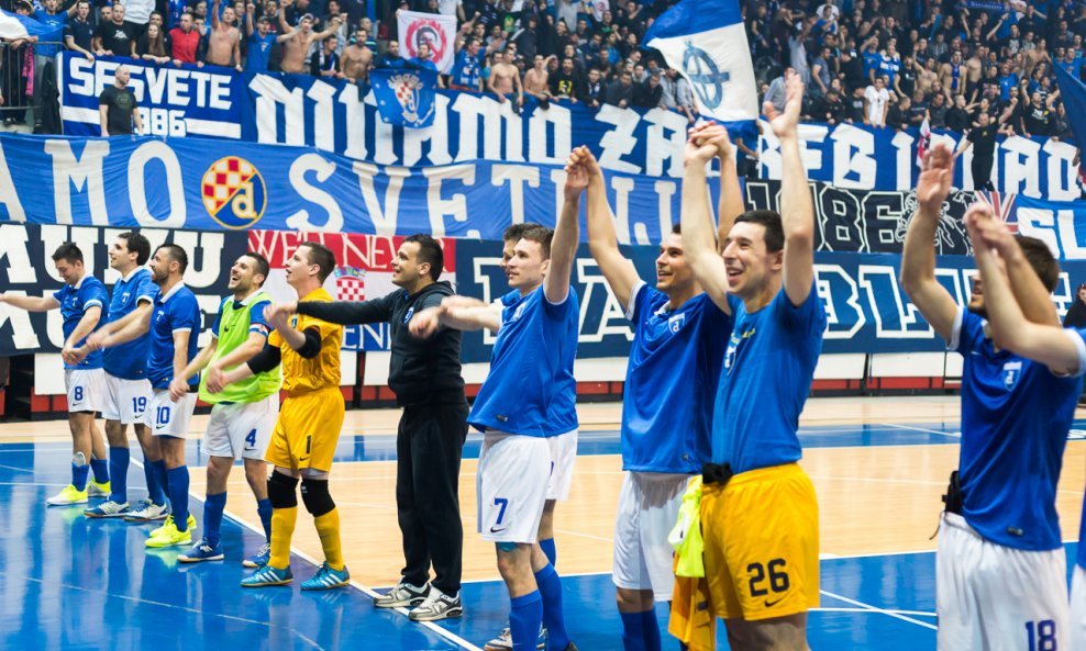 Igrači MNK futsal Dinamo s Bad Blue Boysima slave jesenski naslov prvaka