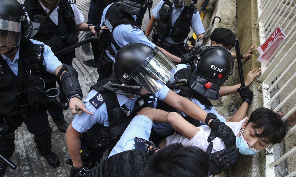 Prosvjedi u Hong Kongu / ilustracija