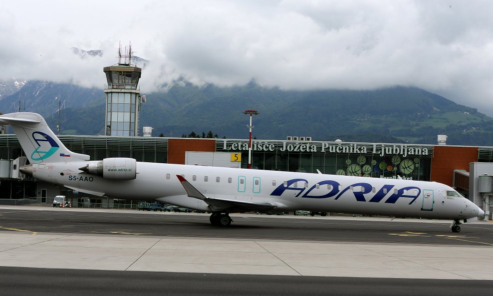Zrakoplov Adria Airwaysa u zračnoj luci Ljubljana