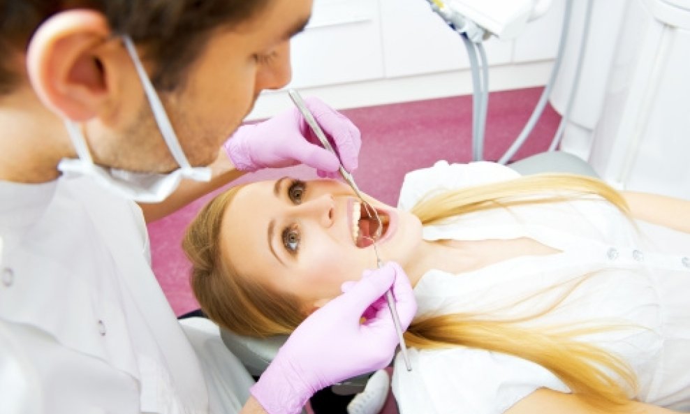 žena zubar zdravlje stomatolog