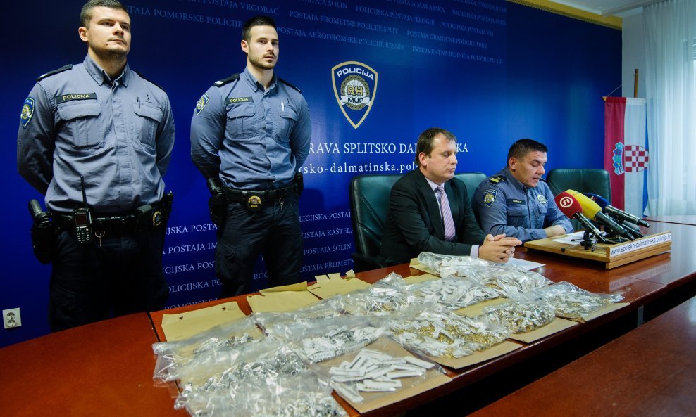 Policija pronašla sedam kilograma zlata vrijednih nešto više od 1,6 milijuna kuna.
