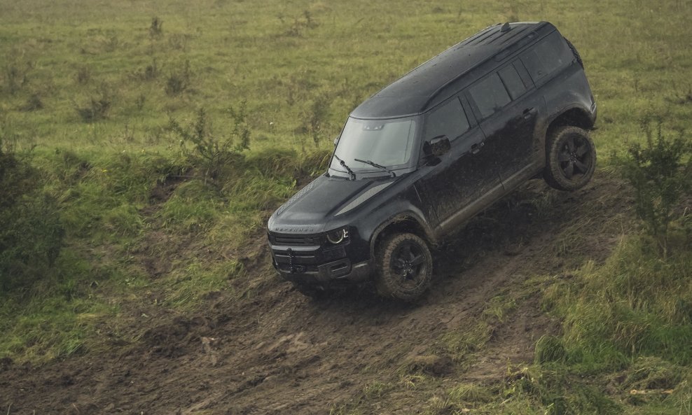 Land Rover Defender na snimanju najnovijeg filma o Jamesu Bondu ima zapaženu ulogu