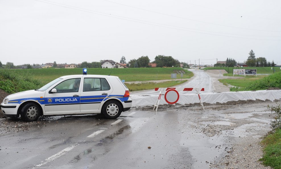 policija, poplave