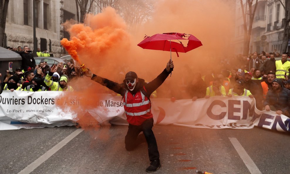 Pripadnici sindikata na pariškim ulicama