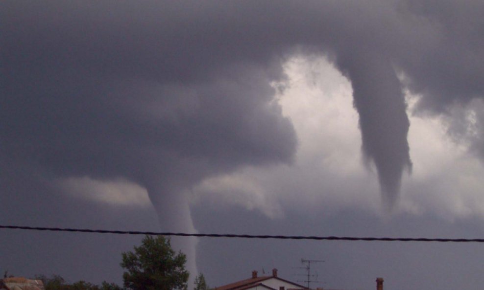 pijavica tornado Medulin 2004.