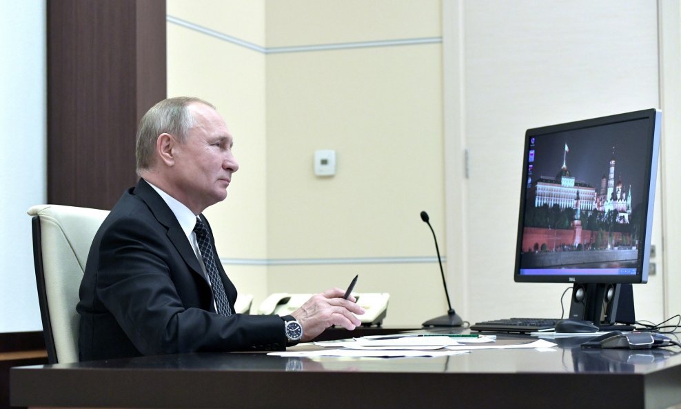 Vladimir Putin koristi računalo s operativnim sustavom Windows XP