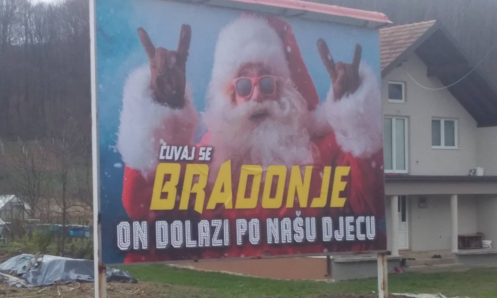 Plakat s natpisom Čuvaj se bradonje, on dolazi po našu djecu, osvanuo je na području Tuzlanske županije