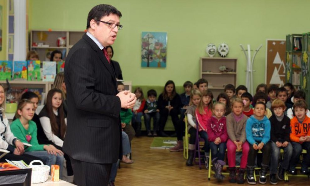 Ministar obrazovanja Željko Jovanović u školi Milan Brozović predstavlja Zdravstveno obrazovanje djeci  (5)