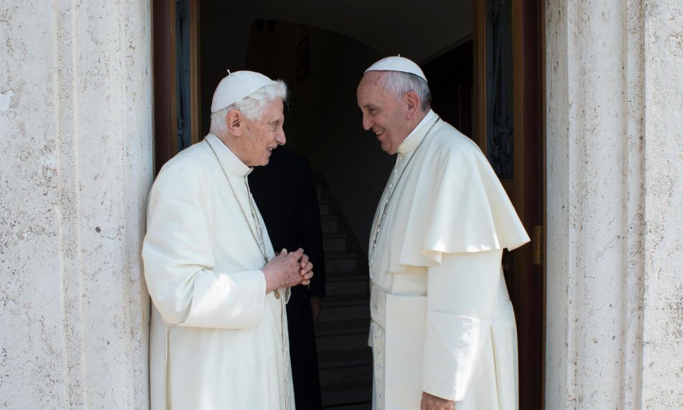 Bivši papa Benedikt XVI. i papa Franjo