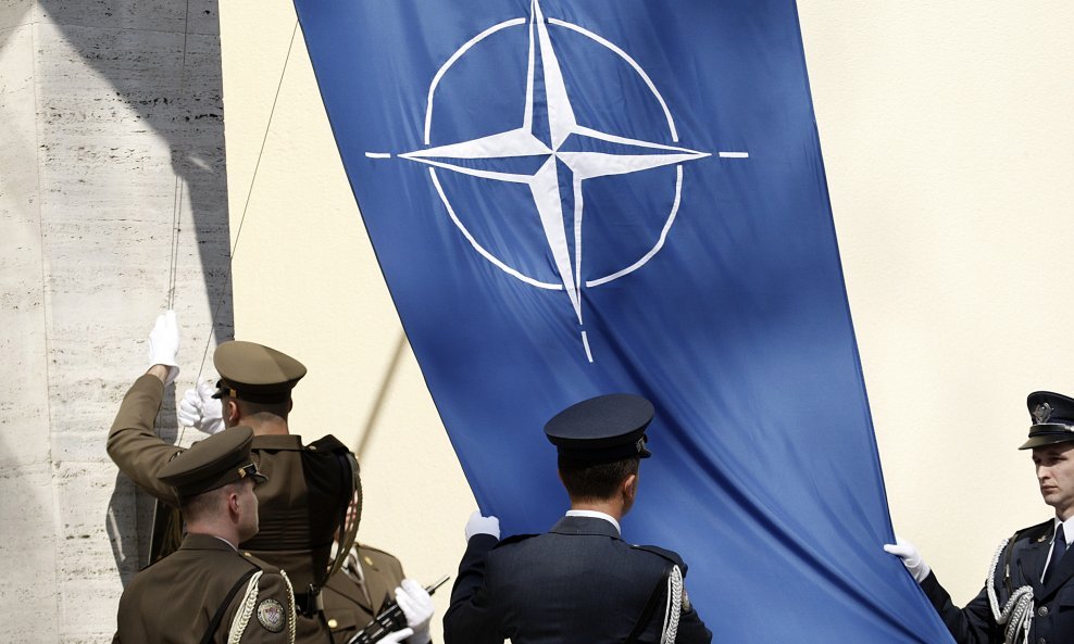 Predlaže se imenovanje sjedišta NATO-a po Johnu McCainu