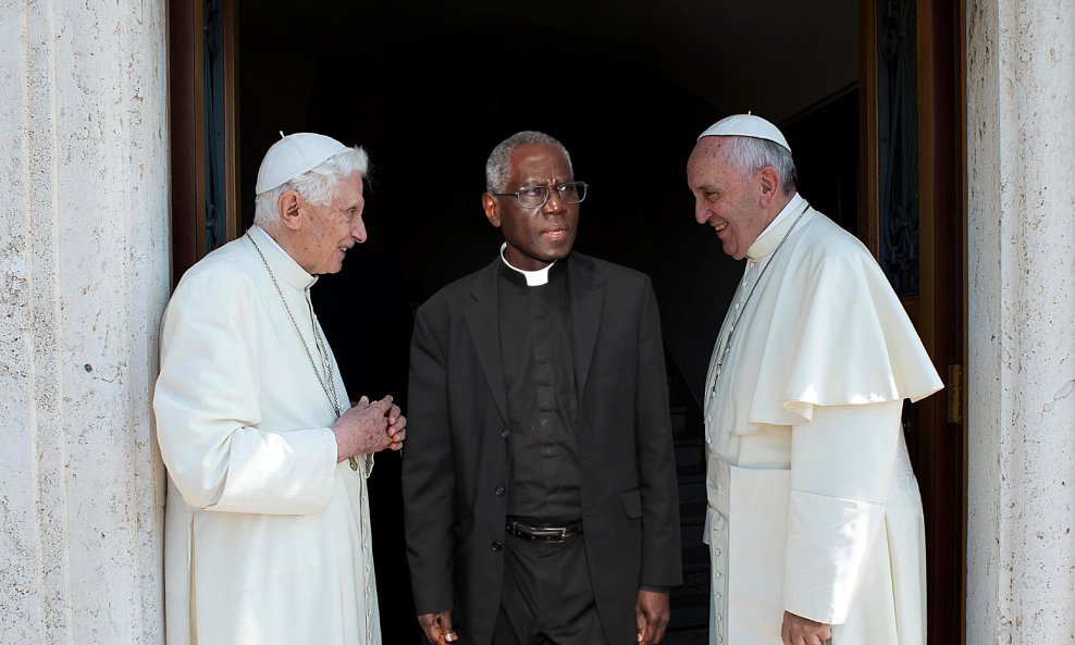 Benedikt XVI, Robert Sarah i papa Franjo