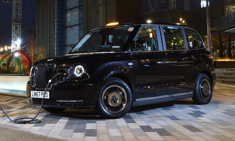 TX plug-in hibridni taxi globalni je model izuzetno popularnog britanskog vozila za gradski prijevoz putnika