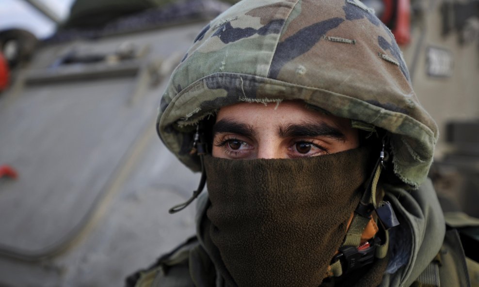 maskirani izraelski vojnik