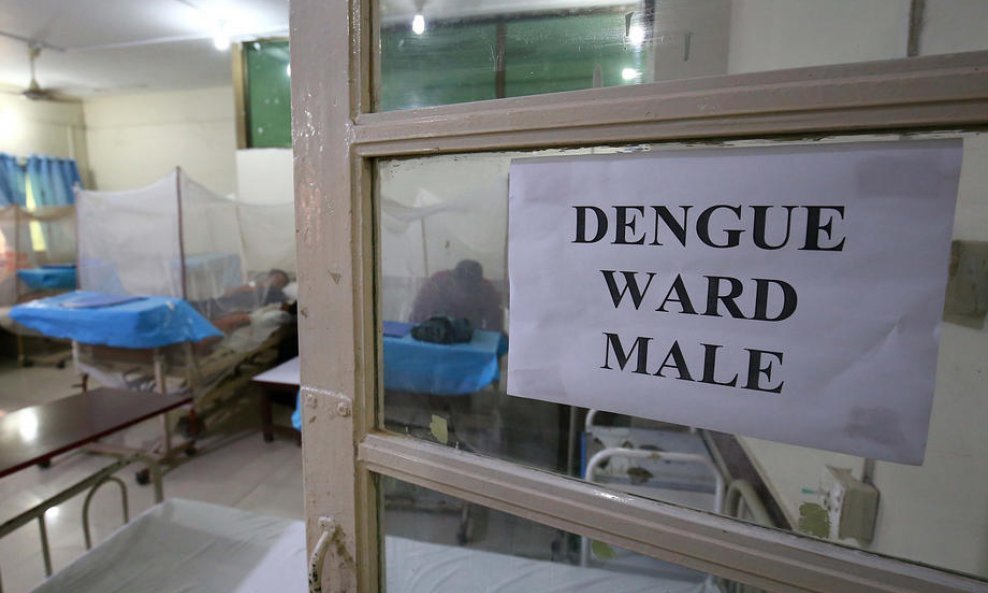 Muški odjel za oboljele od denga groznice u Karačiju, Pakistan, listopad 2019.