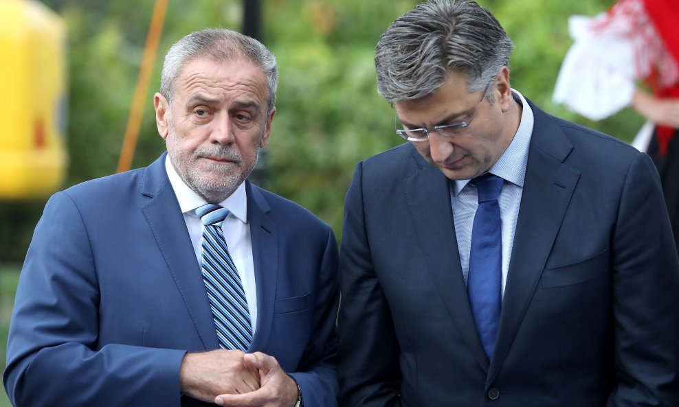 Zagrebački HDZ-ovci se lagano distanciraju od Bandića, ali premijer se još uvijek drži njegovih 'žetončića'